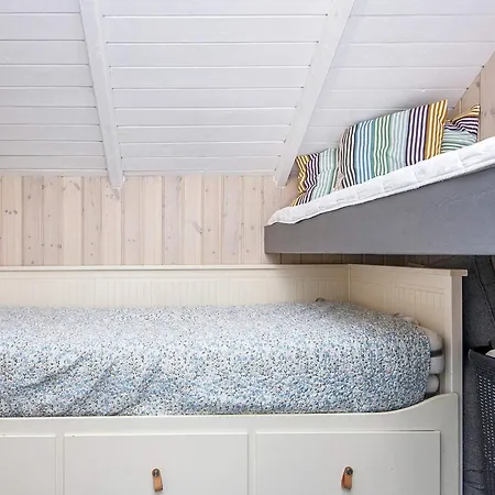 5 Person In Nyaraló